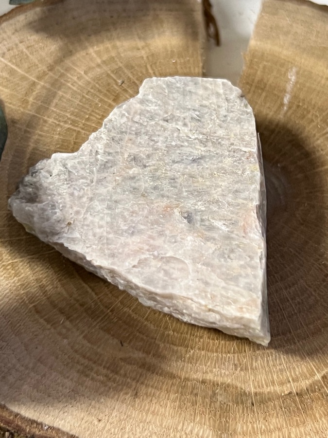 Беломорит (лунный камень), полированный срез 1,7 х 4,6 х 5,4 см SK-0137, фото 4