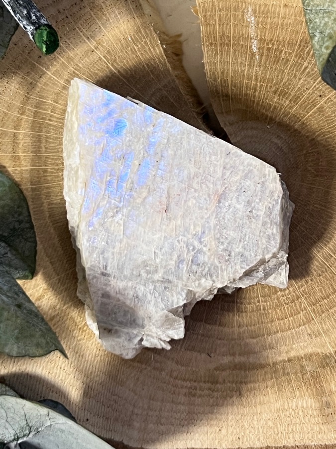 Беломорит (лунный камень), полированный срез 1,7 х 4,6 х 5,4 см SK-0137, фото 1