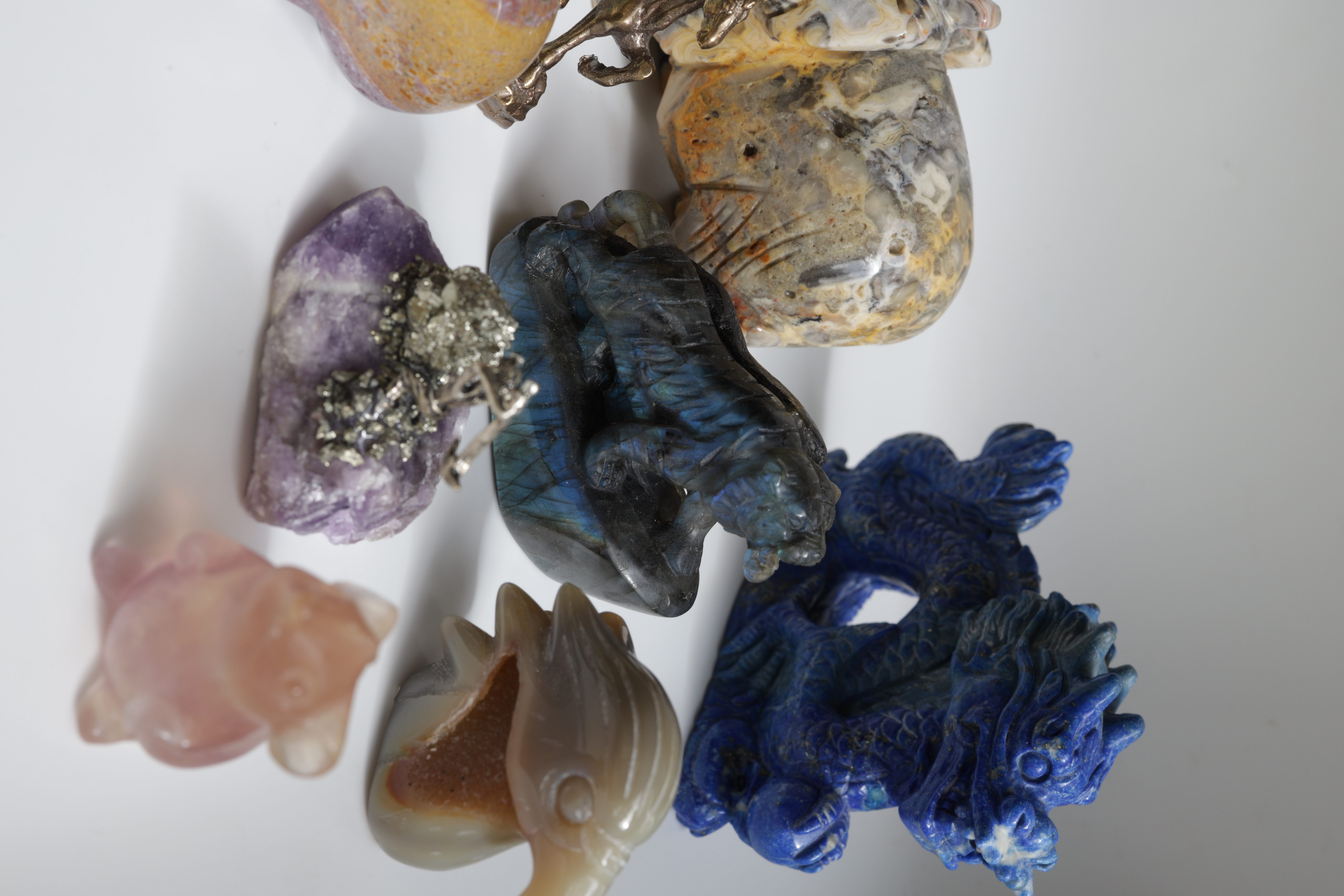 фигурки из натурального камня