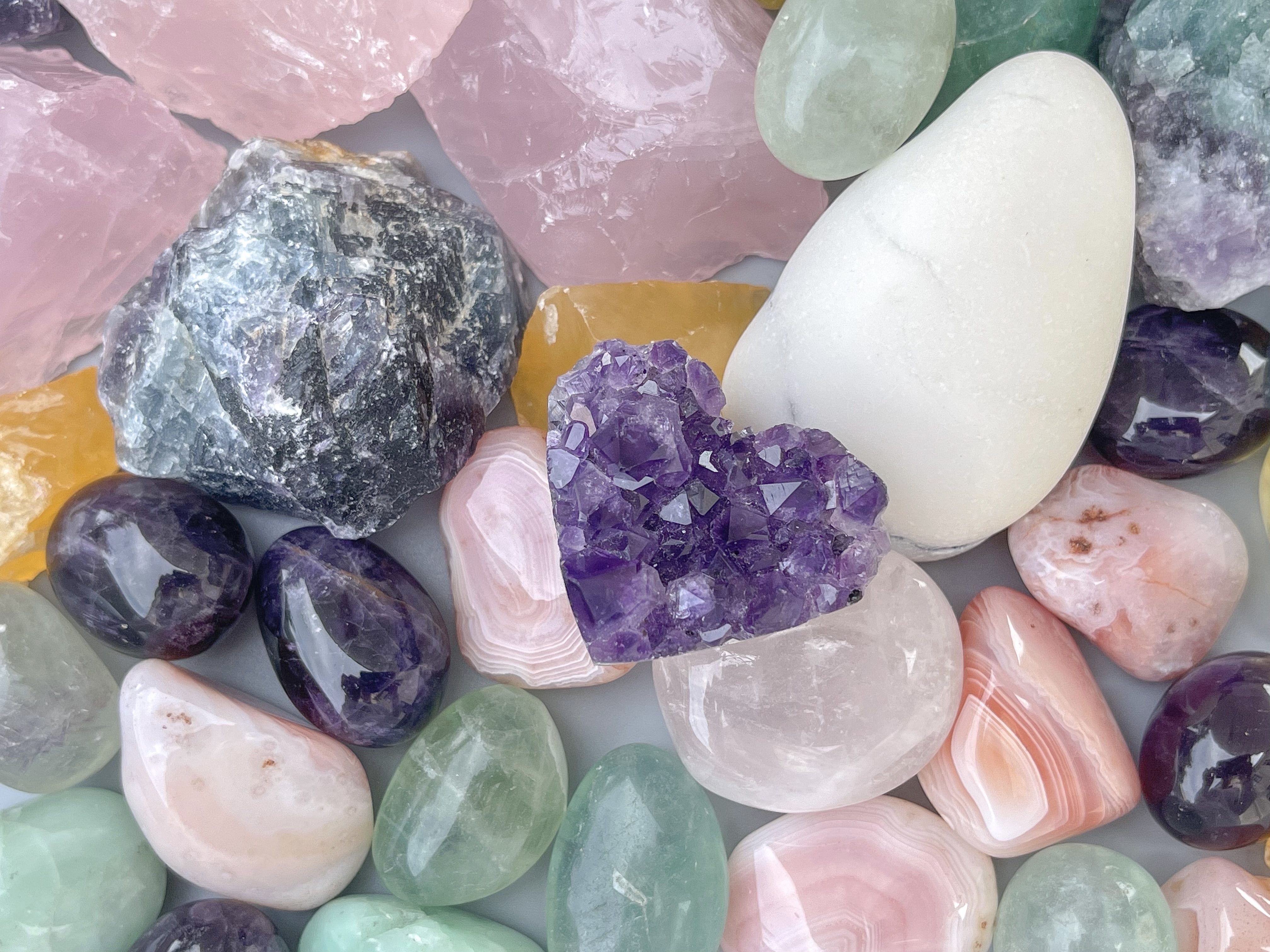 Коллекционные минералы аметиста и жеоды на выставке в Минске