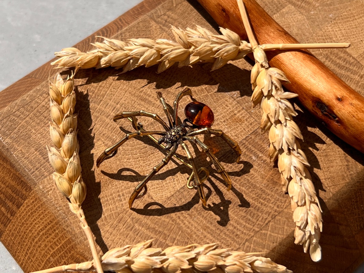 Брошь-кулон в форме паука с янтарём BR-0274, фото 2