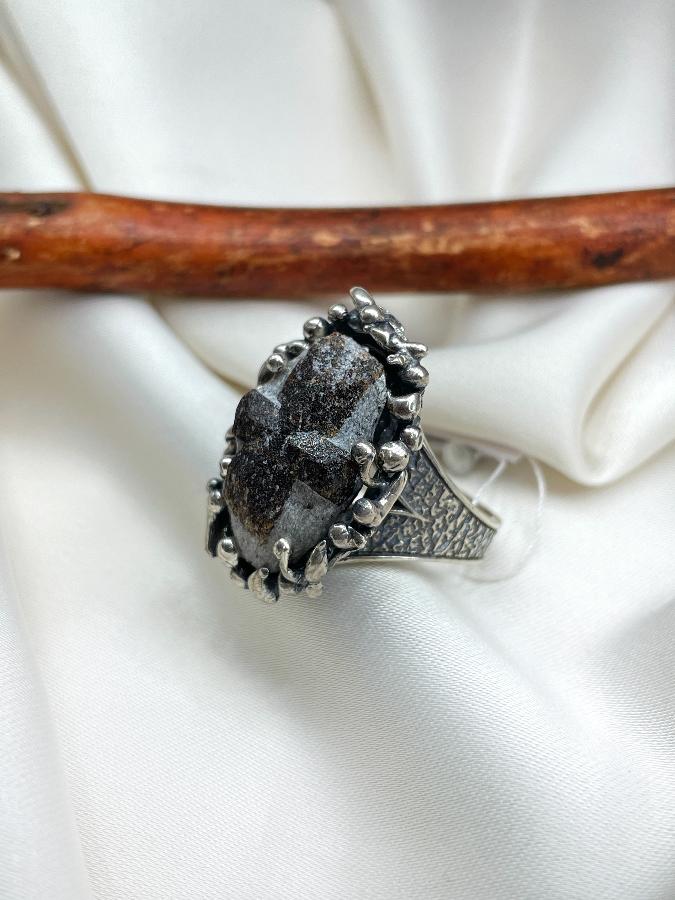 купить Кольцо из серебра с ставролитом,19,5 размер , фото 2