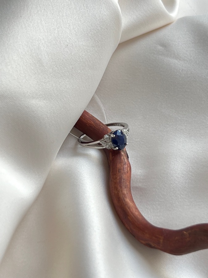 Кольцо из серебра с сапфиром (синий корунд) в огранке, 18 размер 559127, фото 2