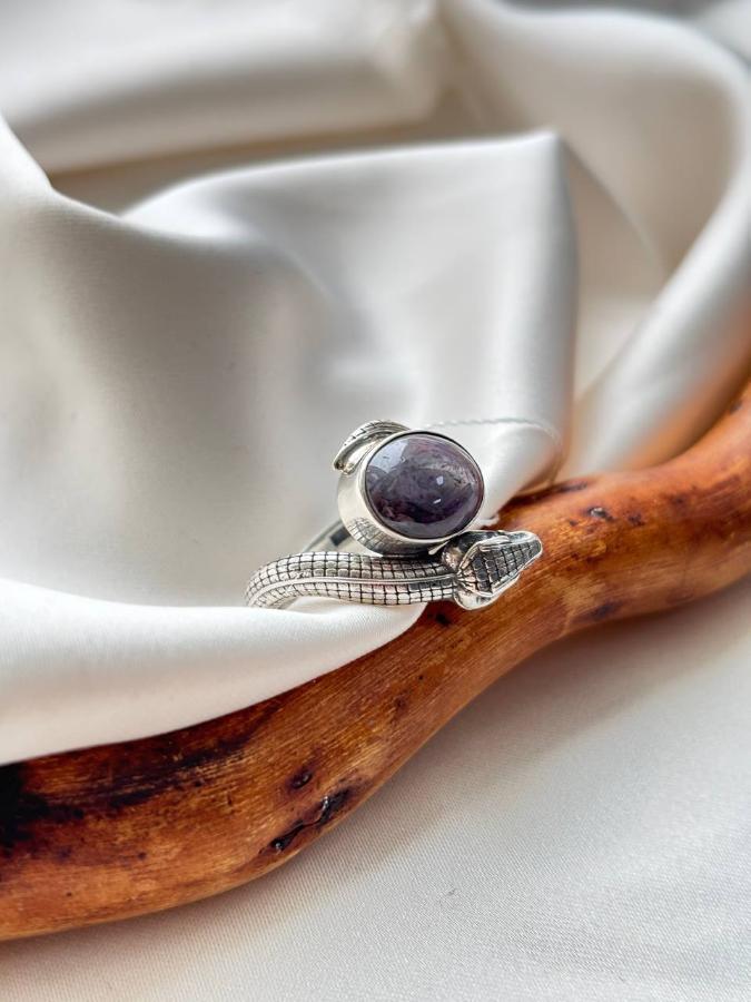 купить Кольцо из серебра с корундом-рубином звездчным  , фото 1