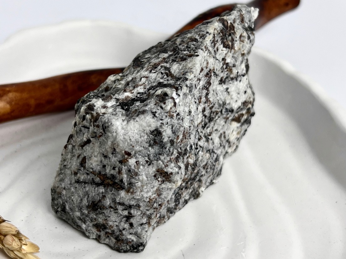 Астрофиллит, альмандиновый шпат, эгирин в альбите 8,1 х 6,2 х 3,9 см  OBM-0559, фото 4