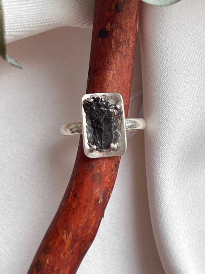 Кольцо из серебра с метеоритом, 15,75 размер U-199, фото 1