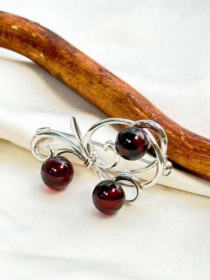 купить Брошь из серебра с красным янтарем , фото 2