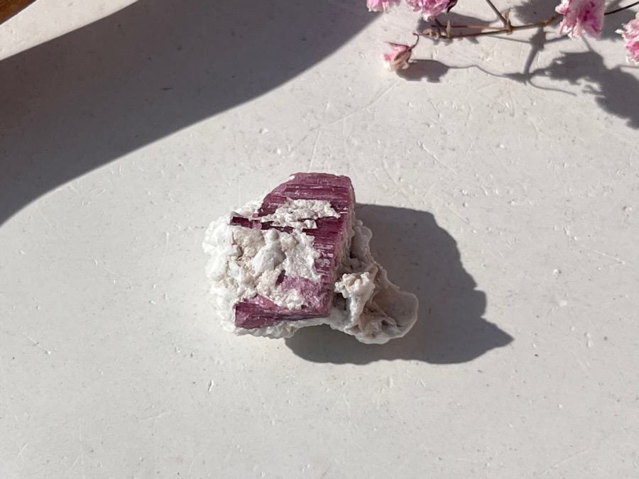 Рубеллит в альбите 1,4 х 2 х 2,6 см OBM-1222, фото 4