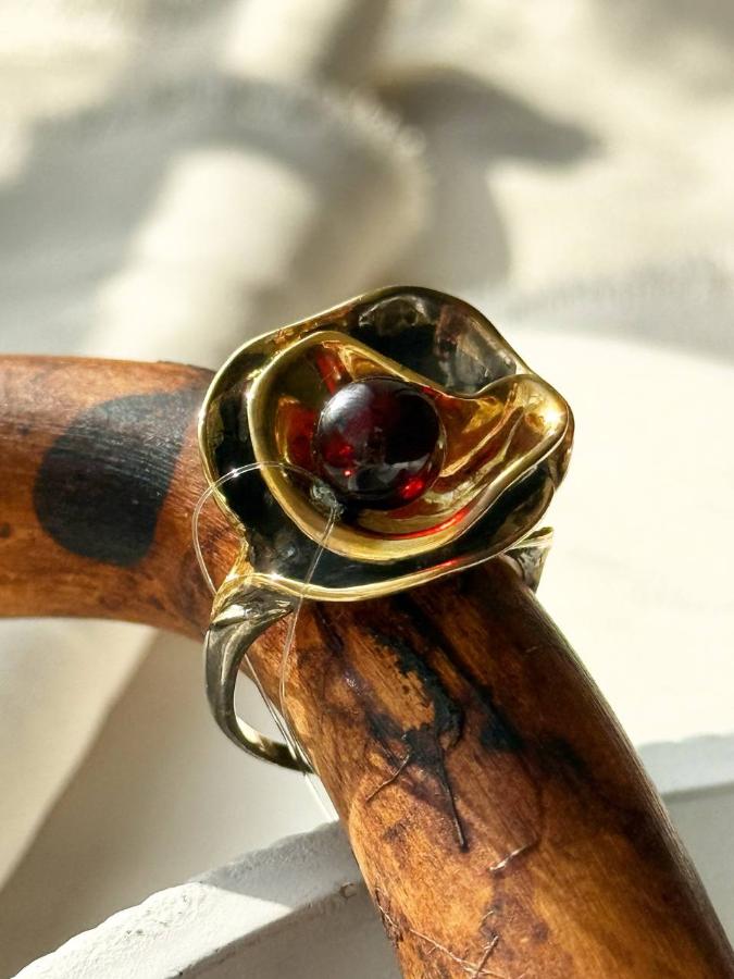 купить Кольцо из серебра с красным янтарем  , фото 1