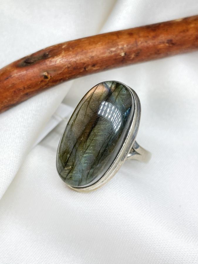 купить Кольцо из серебра с лабрадором,18 размер  , фото 1