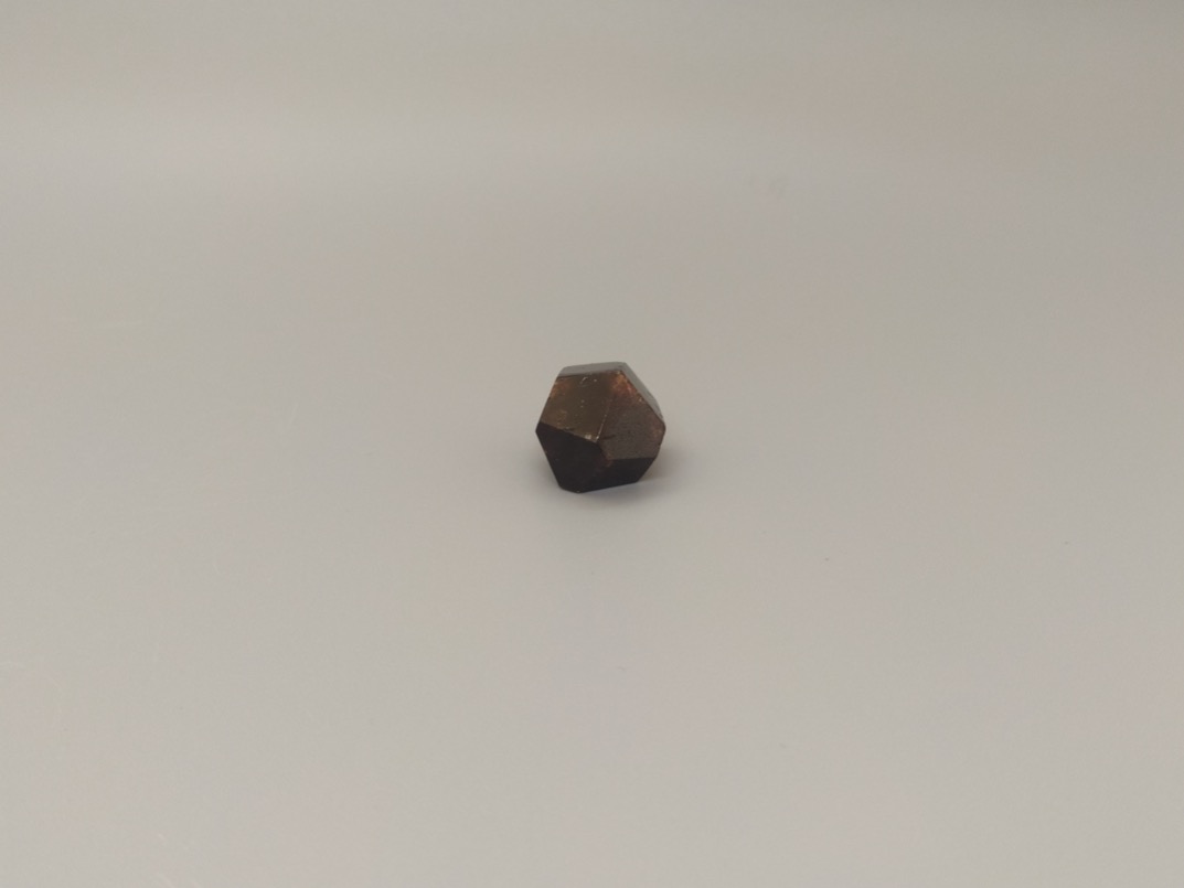 Альмандин (гранат), кристалл 1,5х1,6х1,6 см 2020100, фото 2