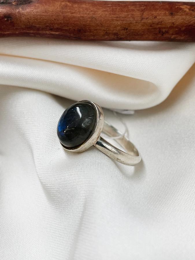 купить Кольцо из серебра с лабрадором, 17,5 размер  , фото 2