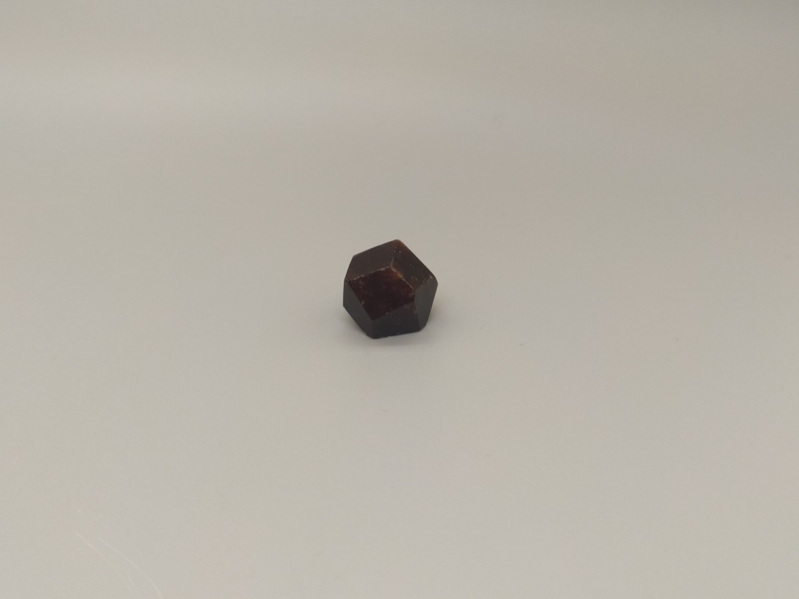 Альмандин (гранат), кристалл 1,5х1,6х1,6 см 2020100, фото 3