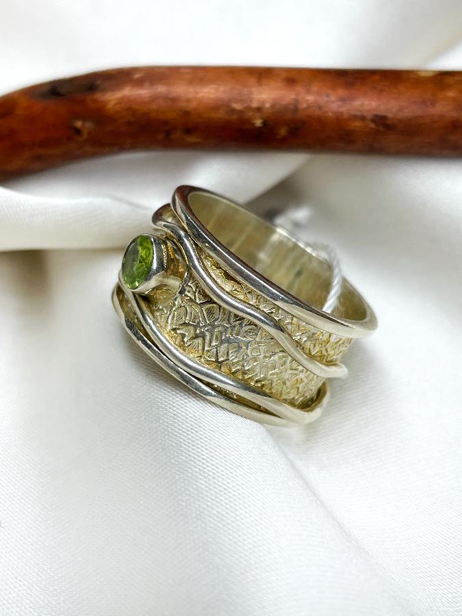 купить Кольцо из серебра с хризолитом,21 размер , фото 2