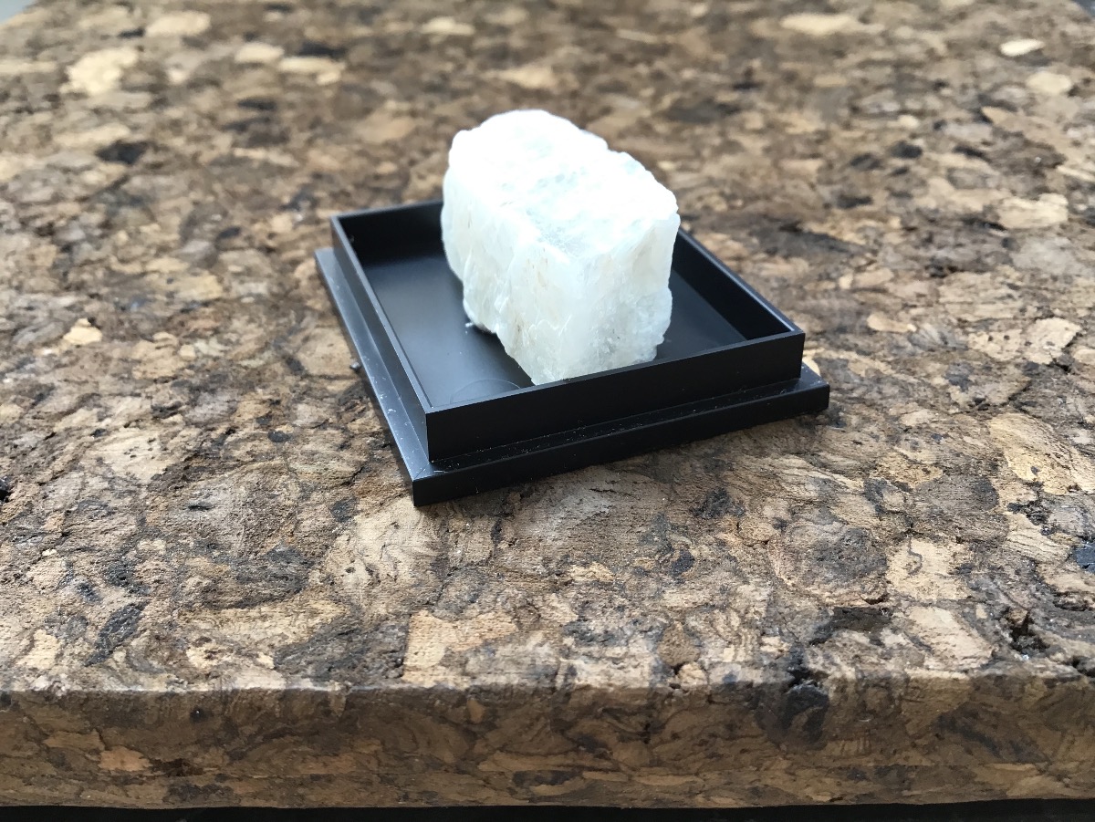 Беломорит (лунный камень) в пластиковом боксе  OBM-0150, фото 4