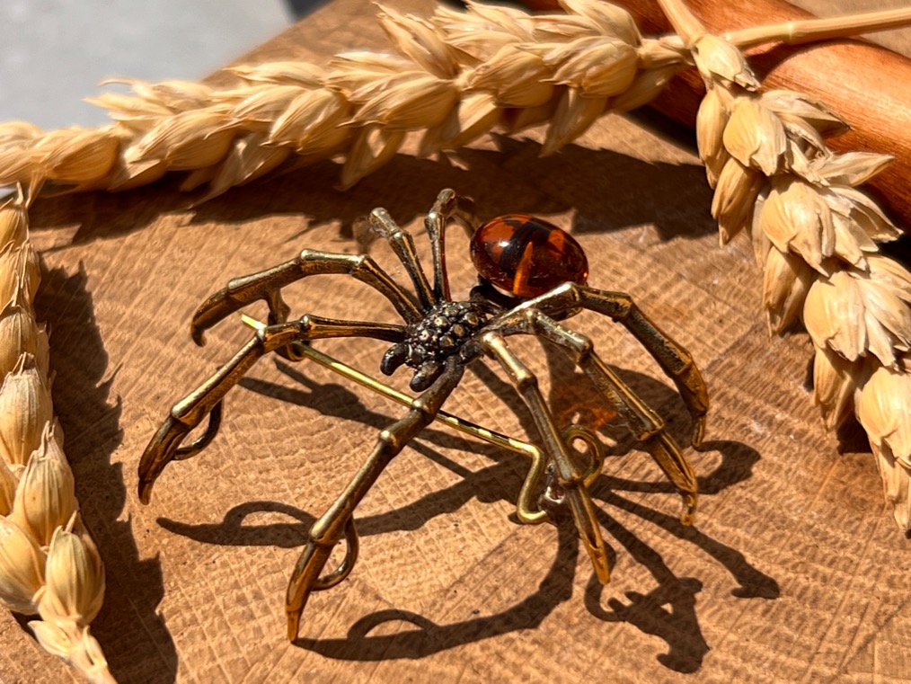 Брошь-кулон в форме паука с янтарём BR-0274, фото 1