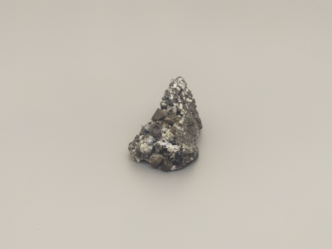 Магнетит, сросток кристаллов 2,7х3,2х5,7 см 2020063, фото 2