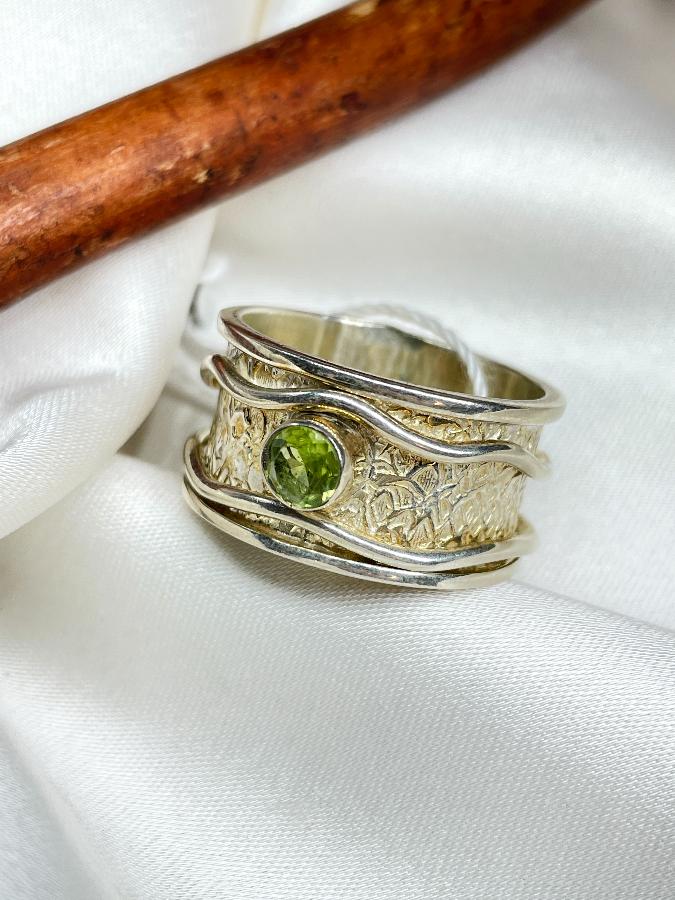 купить Кольцо из серебра с хризолитом,21 размер , фото 1