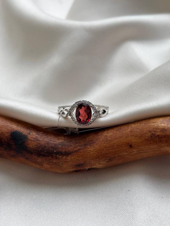 купить Кольцо из серебра с гранатом и фианитами  , фото 2