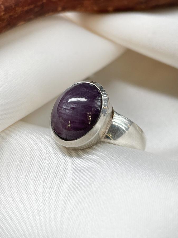 купить Кольцо из серебра с темным рубином,17 размер , фото 1