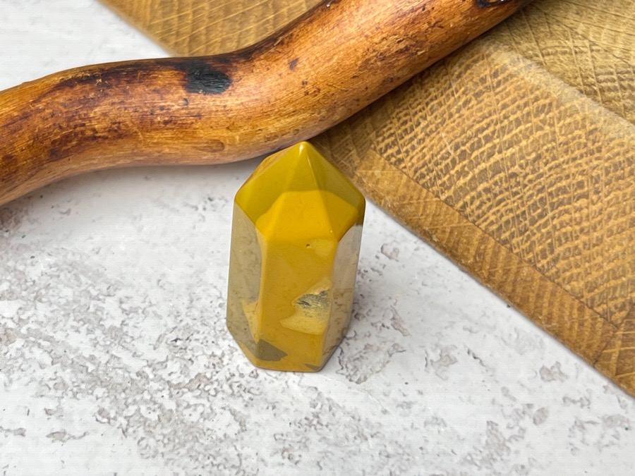 Столбик (обелиск) из жёлтой яшмы, 1,5 х 1,7 х 3,6 см ST-0310, фото 3