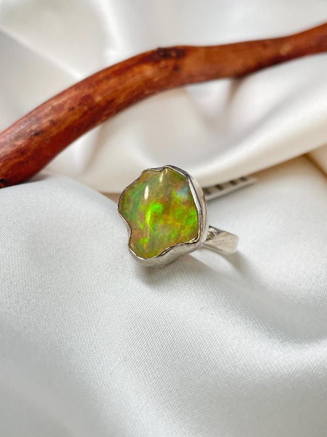 купить Кольцо из серебра с благородным опалом, 16 размер  , фото 1