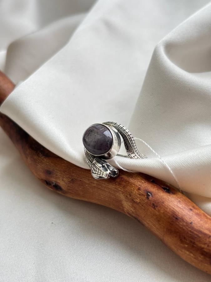 купить Кольцо из серебра с корундом-рубином звездчным  , фото 3