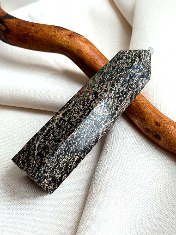 Столбик (обелиск) из черной яшмы, 9 х 3 см ST-0034, фото 2