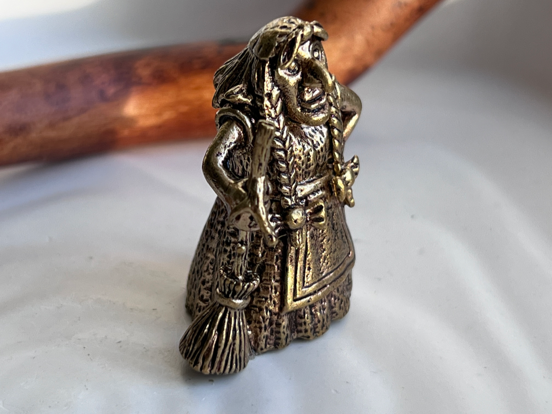 Колокольчик в виде бабы Яги из бронзы  FGB-0108, фото 6