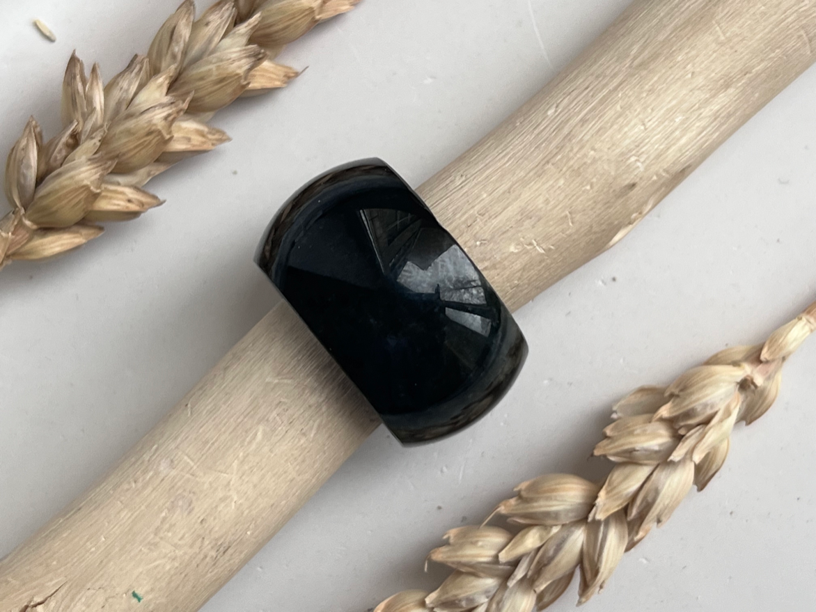 Купить Кольцо из чёрного нефрита, 19,5 размер  от магазина В Мире Самоцветов