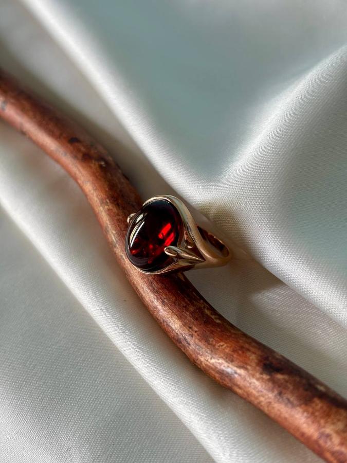 купить Кольцо из серебра с красным янтарем  , фото 1