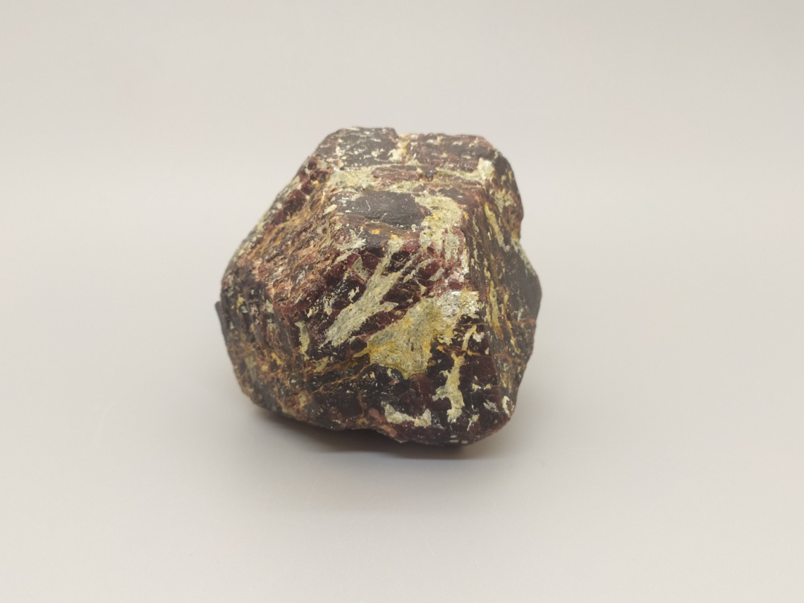 Альмандин (гранат), кристалл 5,6х5,3х6,4 см 2020104, фото 3