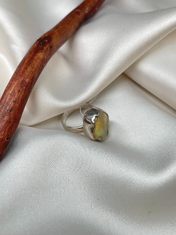 купить Кольцо из серебра с благородным опалом, 16 размер  , фото 3