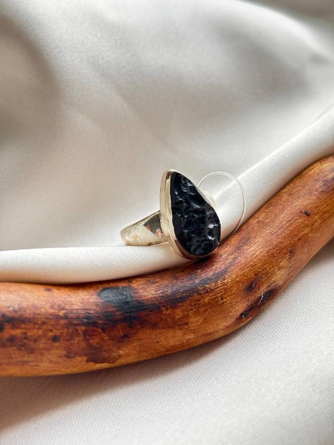 купить Кольцо из серебра с тектитом  , фото 1