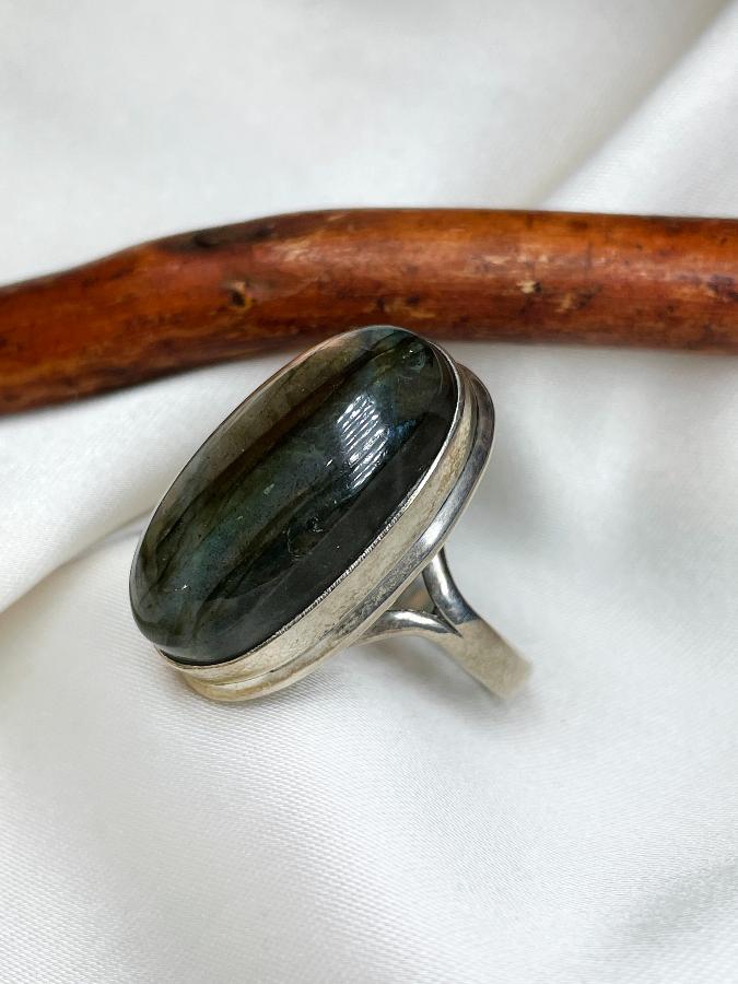 купить Кольцо из серебра с лабрадором,18 размер  , фото 2