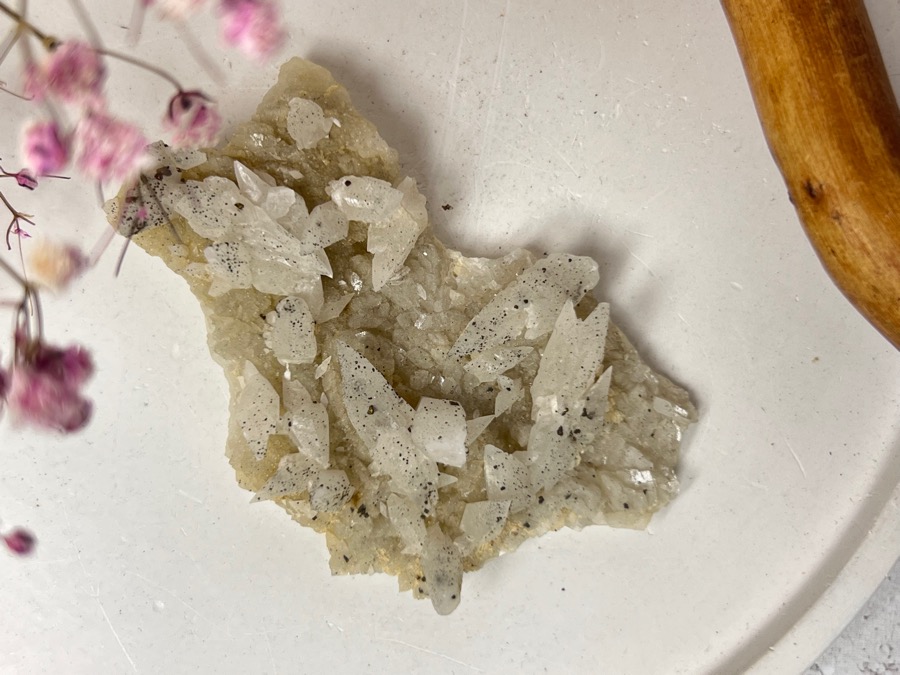Кальцит с пиритом и доломитом, 1,8 х 5 х 7,1 см OBM-1189, фото 1
