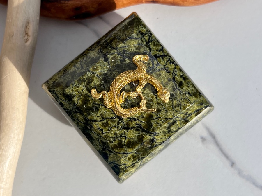 Шкатулка из змеевика с ящеркой на крышке 5,9 х 6 х 6,2 см SCH-0023, фото 3