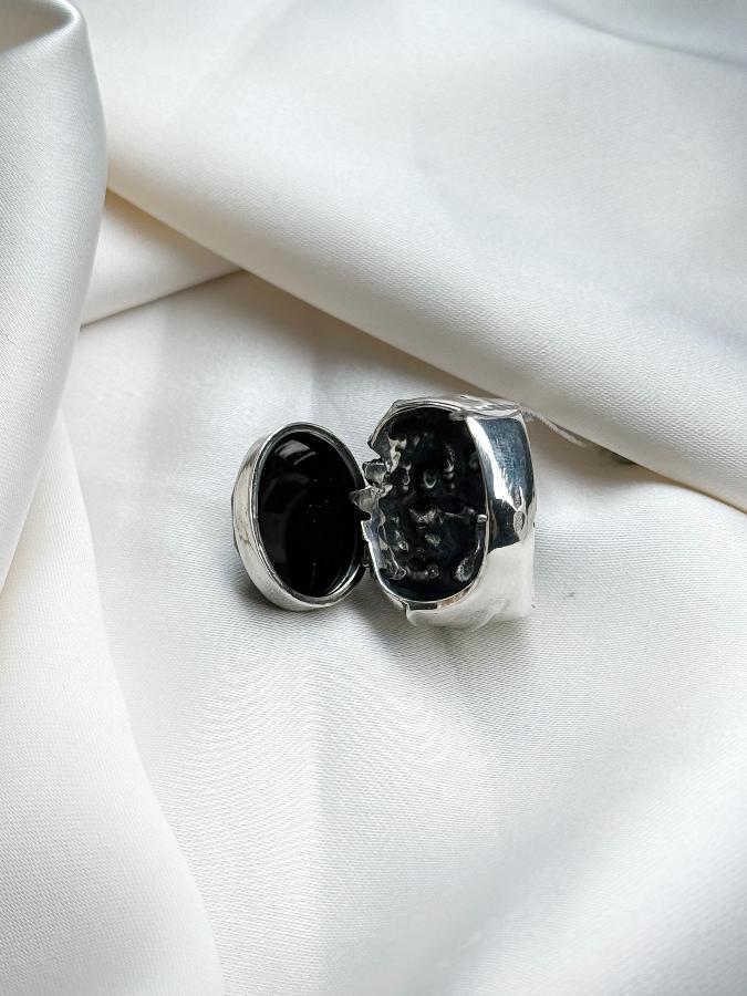 Кольцо из серебра с черным ониксом,18,5 размер  U-4073, фото 4