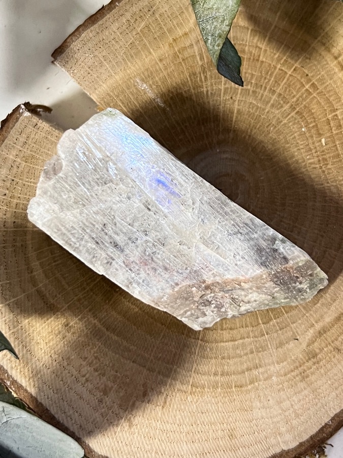 Беломорит (лунный камень), полированный срез 2,1 х 3,1 х 6,3 см SK-0135, фото 1