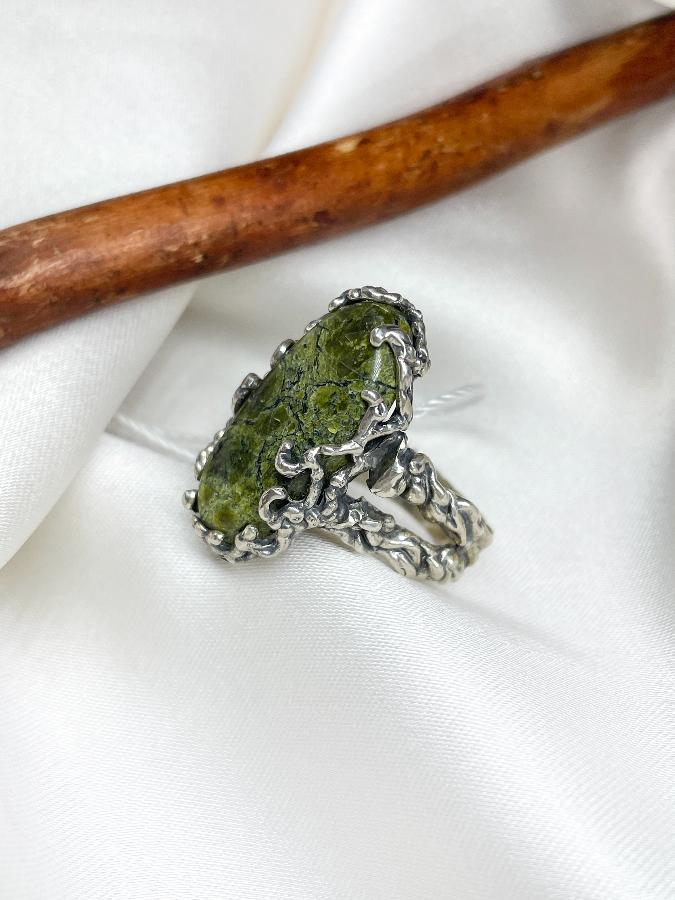 купить Кольцо из серебра с змеевиком,18 размер , фото 2