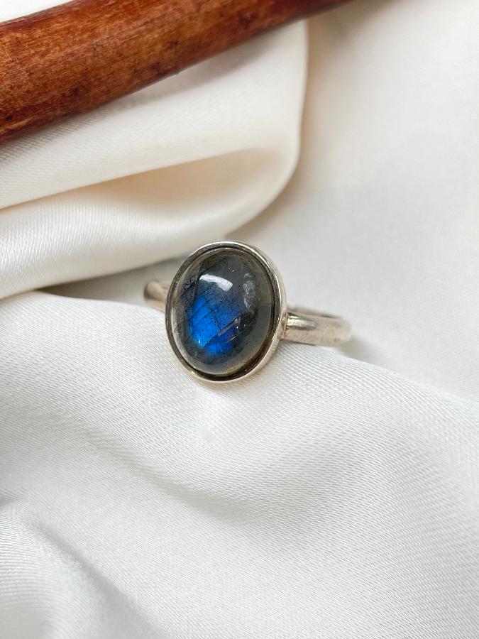 купить Кольцо из серебра с лабрадором, 17,5 размер  , фото 1