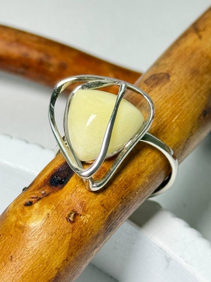 купить Кольцо из серебра с белым янтарем  , фото 3