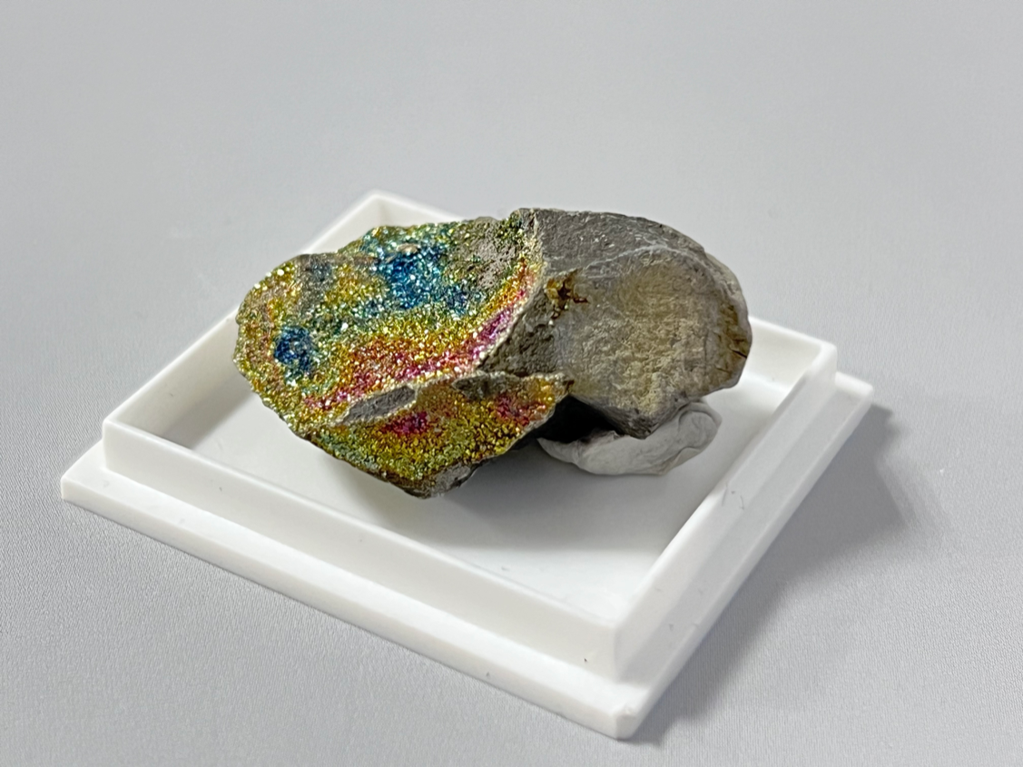Образец радужного пирита в пластиковом боксе  OBM-0402, фото 4