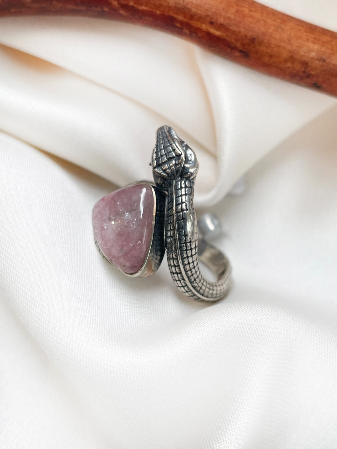 купить Кольцо из серебра с турмалином в форме змеи,15,5 размер , фото 2