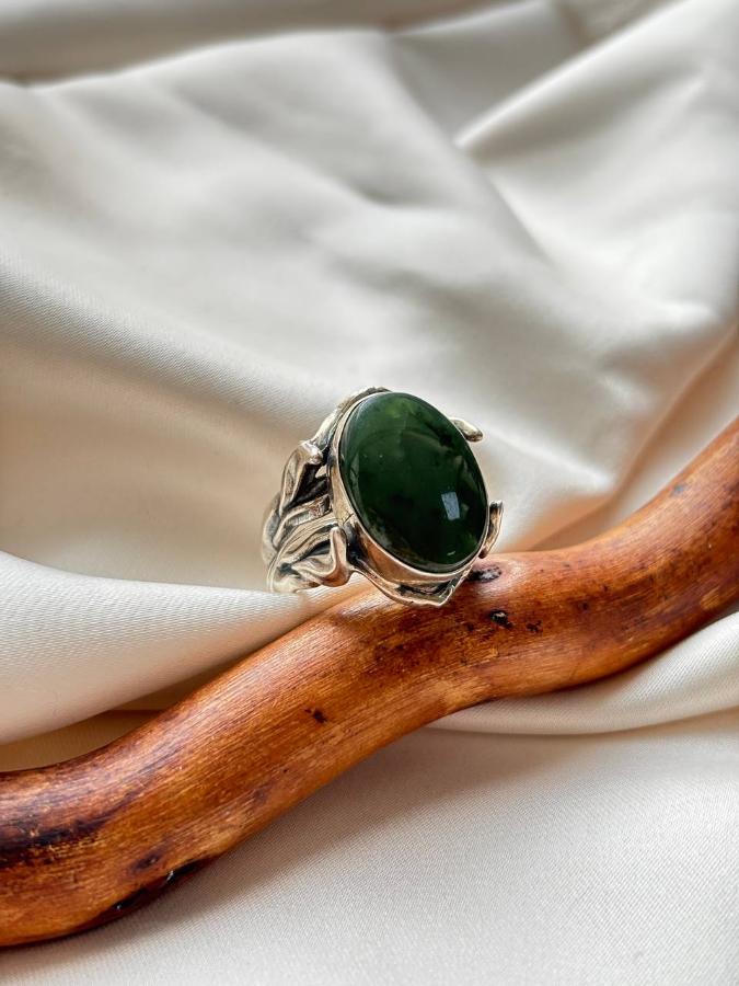 купить Кольцо из серебра с нефритом  , фото 1