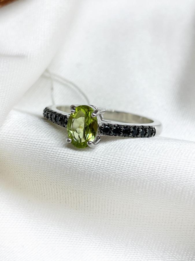 купить Кольцо из серебра с хризолитом и сапфиром,18,5 размер , фото 1