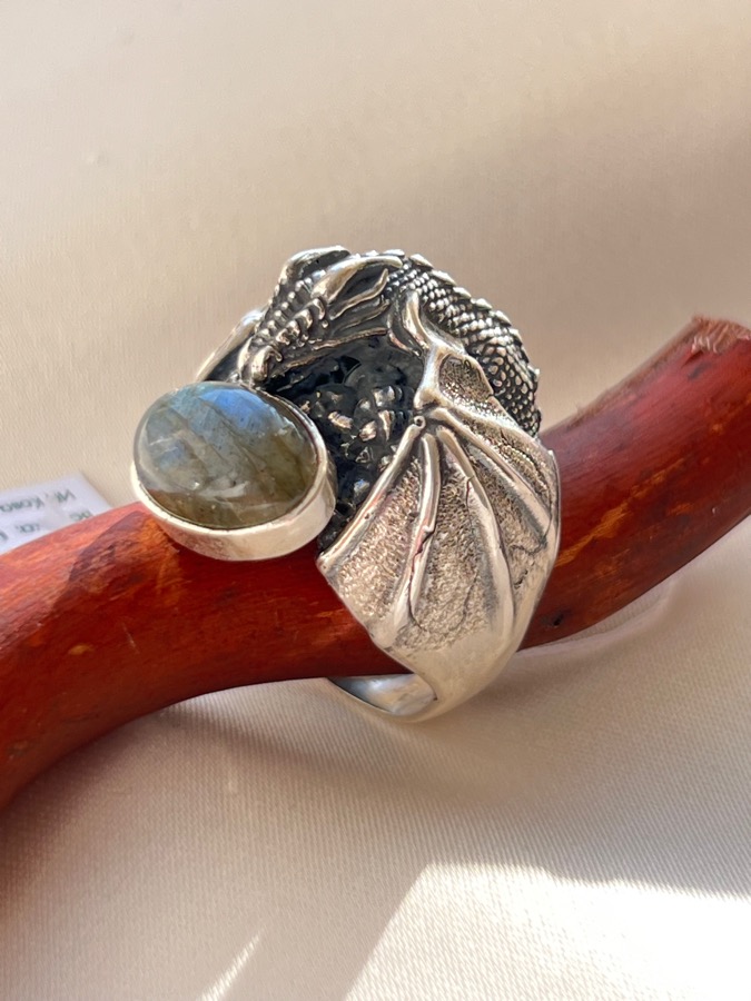Кольцо из серебра в форме дракона с лабрадором, 18 размер U-1041, фото 4