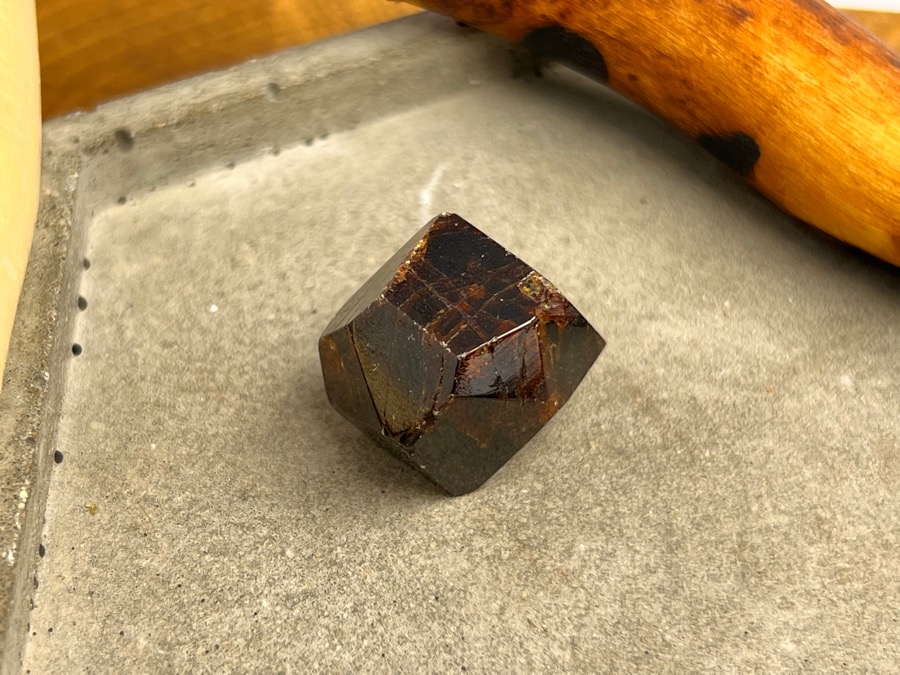 Альмандин (гранат), полировка 1,5 х 1,6 х 2,1 см POL-0346, фото 4