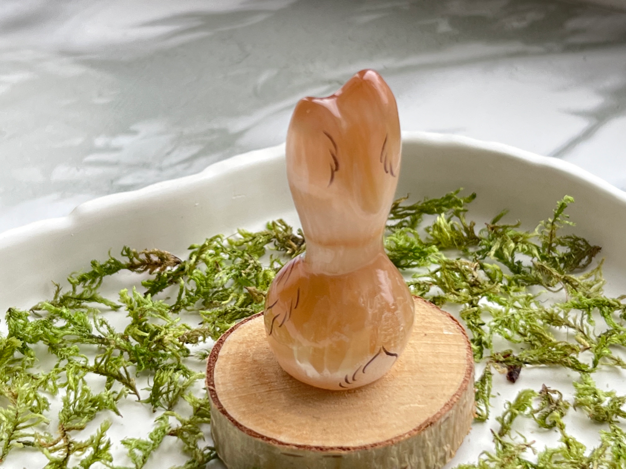 Заяц с морковкой из селенита  FG-0328, фото 4