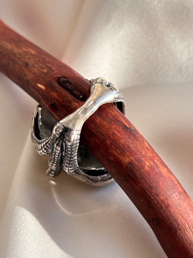 Кольцо из серебра в форме лапы дракона с лабрадором, 18 размер U-517, фото 4